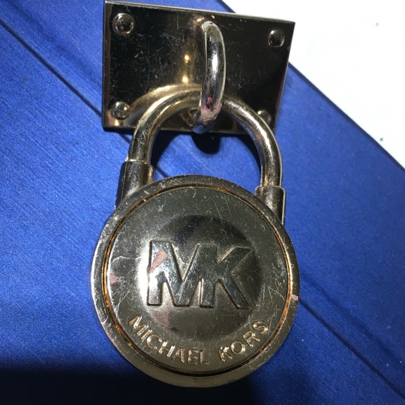 Michael Kors Lock Faux/Mock Lock Charm Hang Tag Gold Tone Keychain Key Fob Charm - Picture 3 of 6